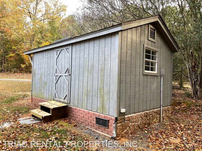 Building Photo - 2 br, 1 bath House - 6670 RANDALL HURLEY RD.