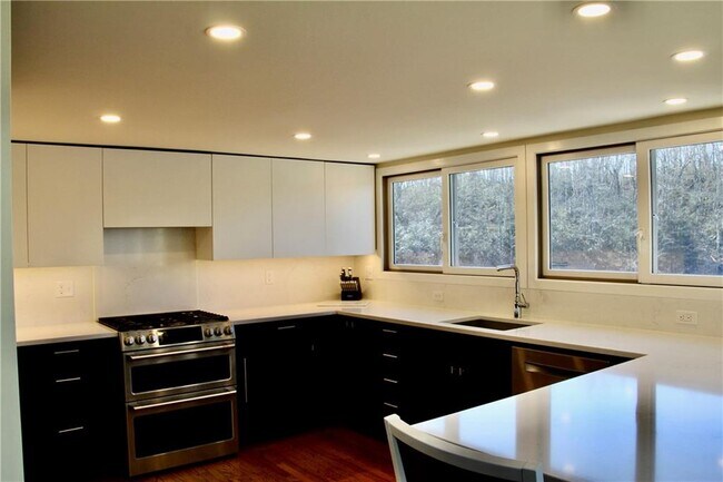 Building Photo - 39 Berrie Ln