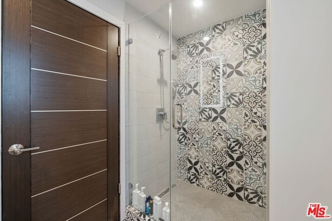 Building Photo - 12911 Bluff Creek Dr