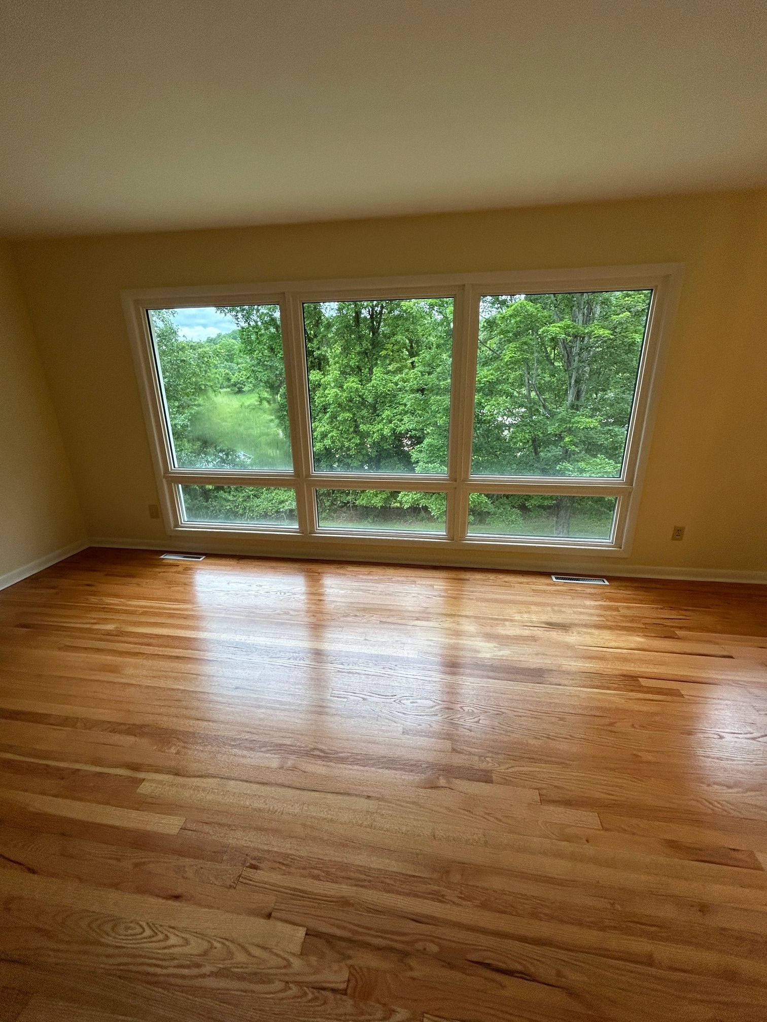 Building Photo - 1302 Lyndale Dr