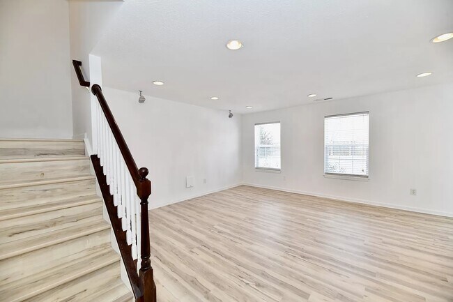 Building Photo - 11888 Esty Way