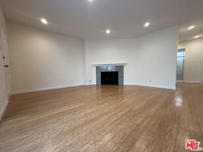 Building Photo - 11937 Darlington Ave