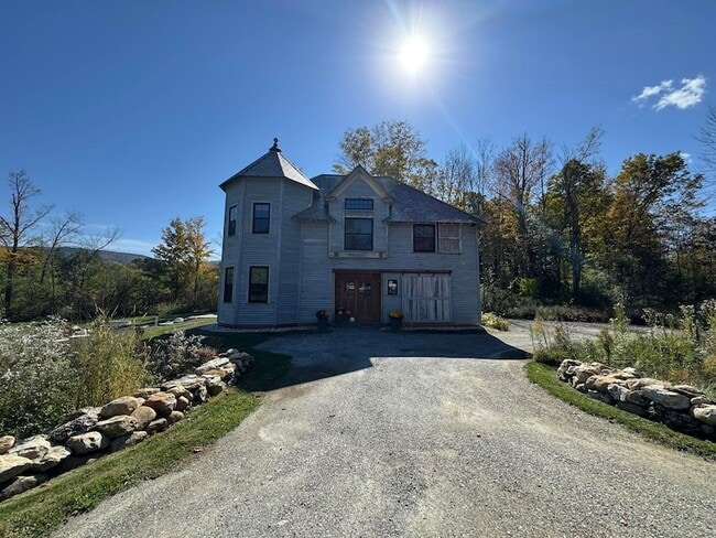 Building Photo - 57 Taconic Rd