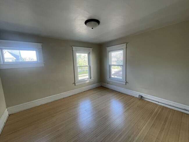 Building Photo - 509 High Ave