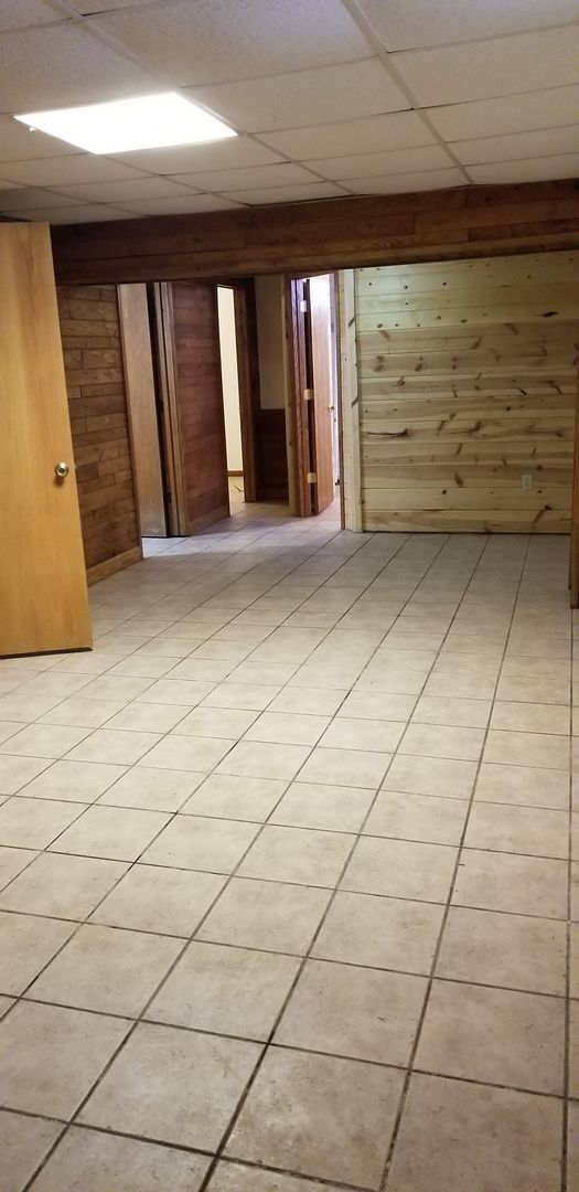 Building Photo - Large 2+ Bedroom home with a country setting