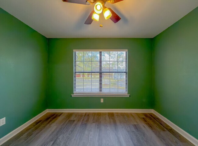 Building Photo - LOVELY & Modern NW 2/1 w/ New Flooring & Huge Privacy Fenced Yard that Inc Lawn Maintenance! Avai...