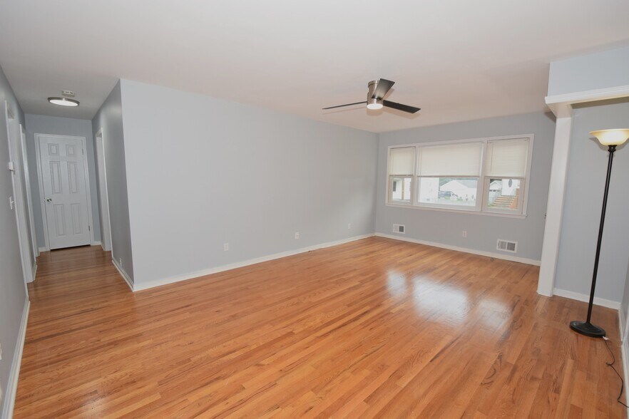 Living room w/remote control fan and light - 40 Glaser Ave