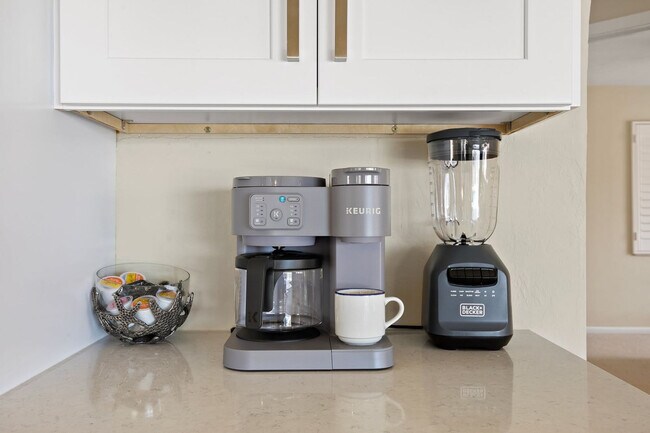 Building Photo - 874 Magnolia Ct