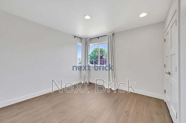 Building Photo - 1413 233rd Ave NE