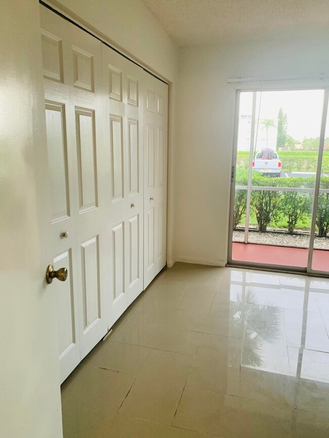 Building Photo - 7 Suffolk A