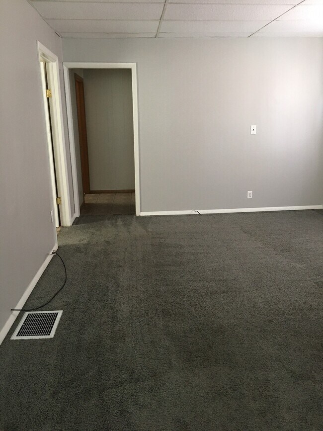 Building Photo - 710 Moen Ave