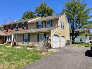 Building Photo - 1688 Bluebird Dr