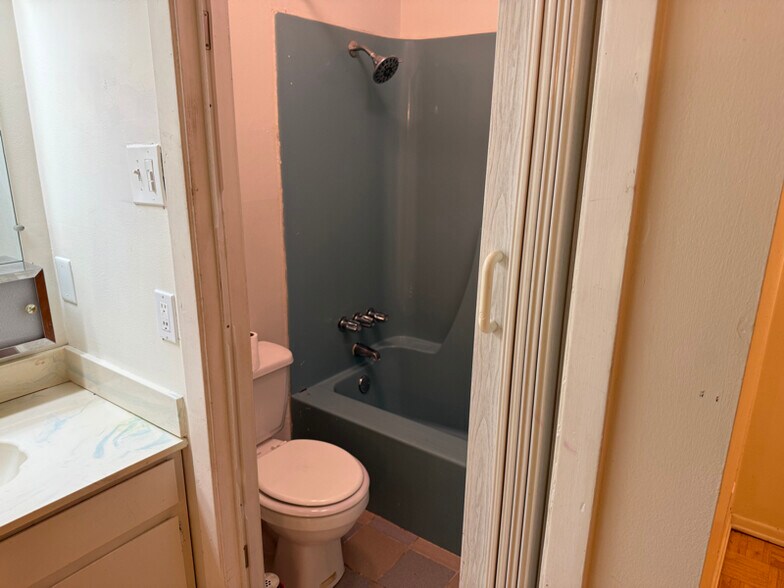 Building Photo - 2225 Loreco St