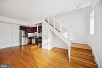 Building Photo - 319 S 10th St