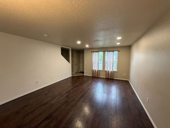 Building Photo - 169 W Tehuti Ct