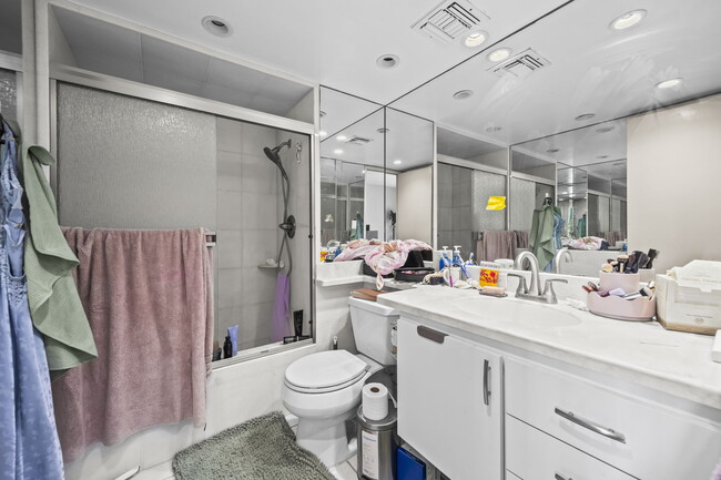 Building Photo - 240 Makee Rd