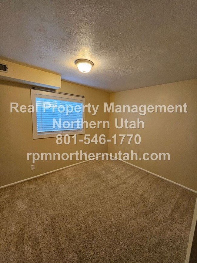 Building Photo - Stunning 5 Bedroom Home in Kaysville Now A...
