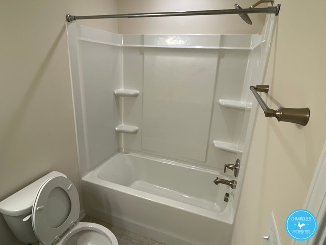 Building Photo - 222 White Oak Ridge Dr