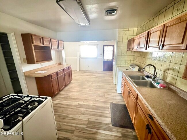 Building Photo - 7512 Kingman Dr