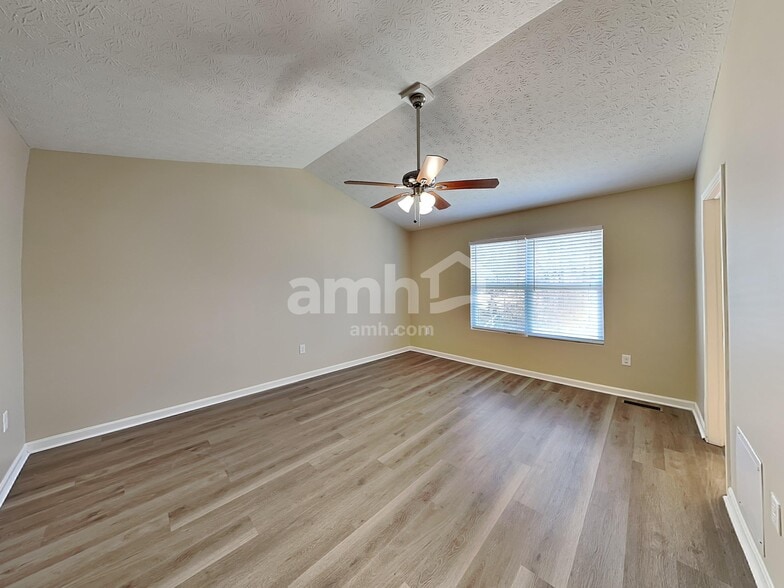 Building Photo - 9766 Soaring Breezes