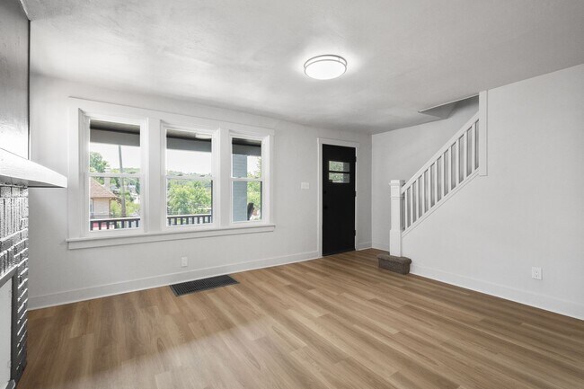 Building Photo - Amazing 3 bedroom home in Wilkinsburg available November 1!