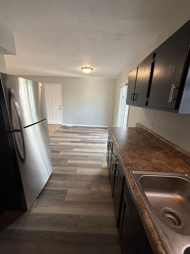 Building Photo - Fully remodeled 3 bedroom in great neighborhood - Iola