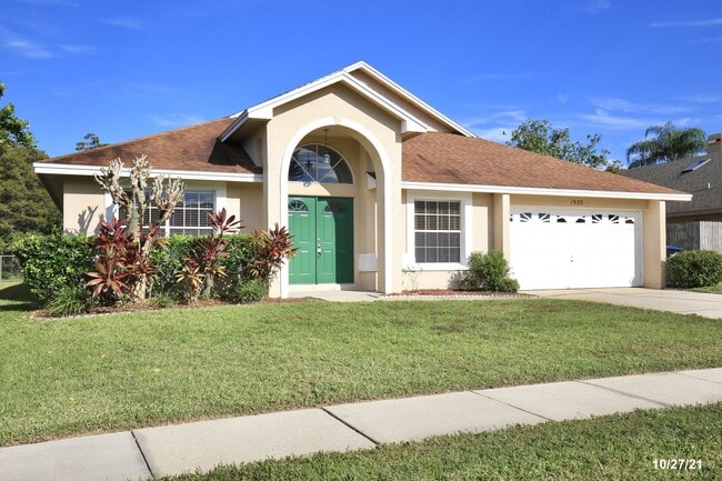 Building Photo - Stunning 3/2 Home with a Spacious 2 Car Ga...