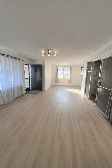 Building Photo - 3238 Duval St