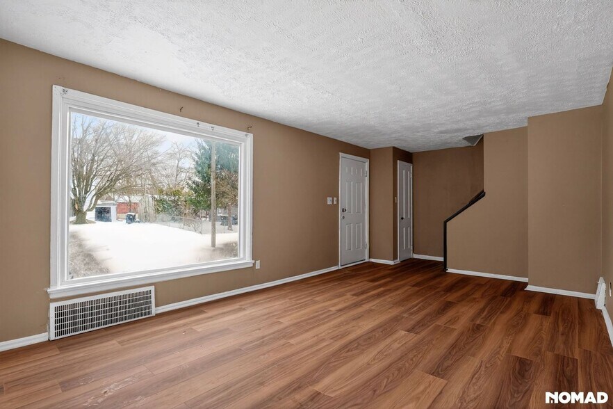 Building Photo - 3894 E 144th St