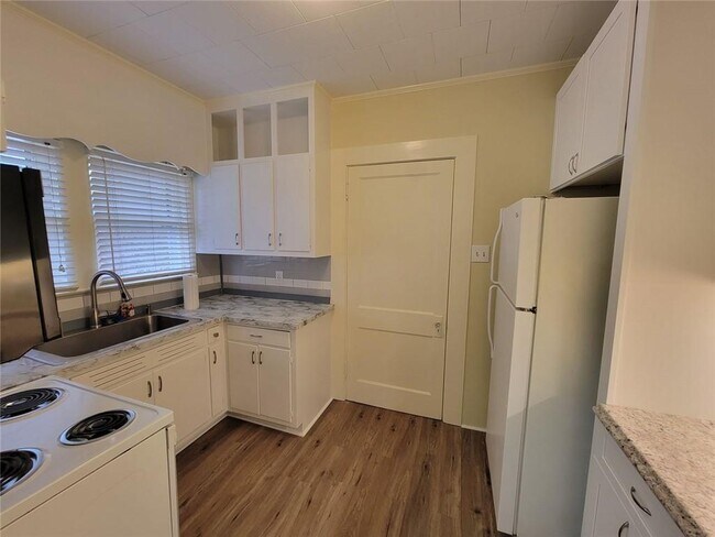 Building Photo - 251 Archer St