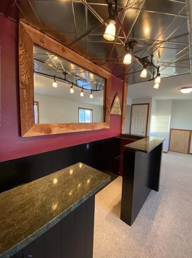 Building Photo - Spacious 4 Bedroom Belgrade Home