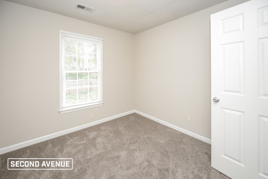 Building Photo - 2209 Summertown Dr