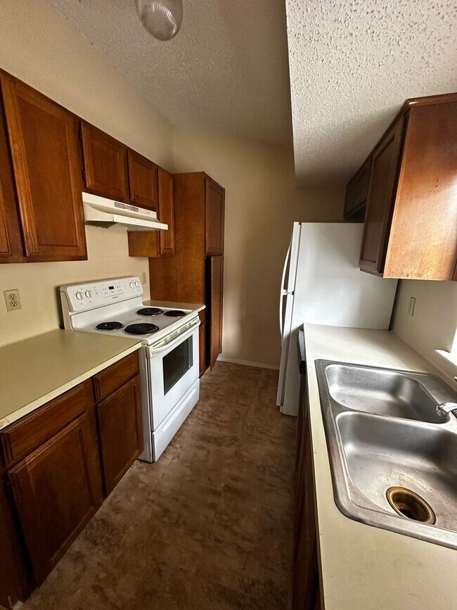Building Photo - Bonifacio Properties (8000 Clydesdale Dr)