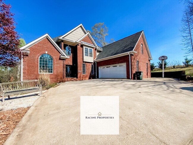 Building Photo - **Your Dream Home Awaits in This Exceptional Cul-de-Sac Retreat**