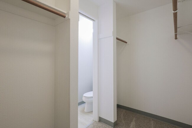 Building Photo - 071-02