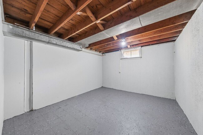 Building Photo - 8515 Jenny Dr