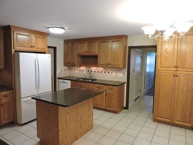 Building Photo - Email Linda@vacosold.com  or Call Office 804-642-2106