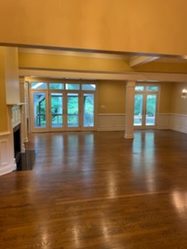 Building Photo - 255 Stonewood Dr