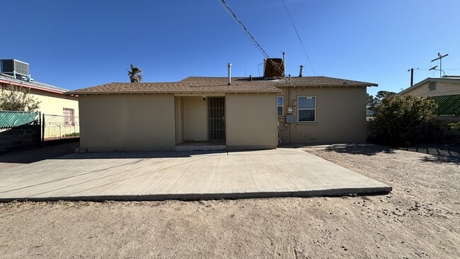 Building Photo - 7748 Veracruz Ave