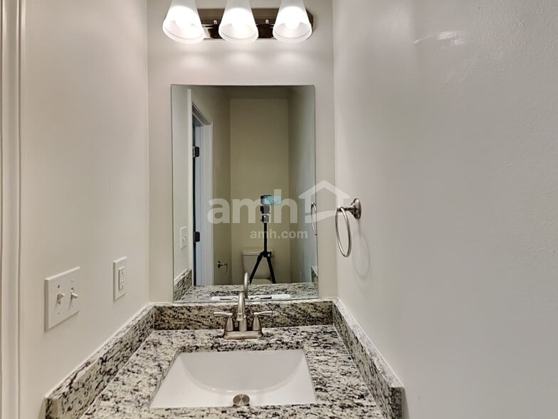 Building Photo - 729 Rolling Downs Dr SW