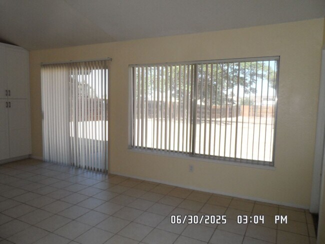 Building Photo - 3 Bedrooms, 2 Bathrooms, 3 Car Garage, Fir...