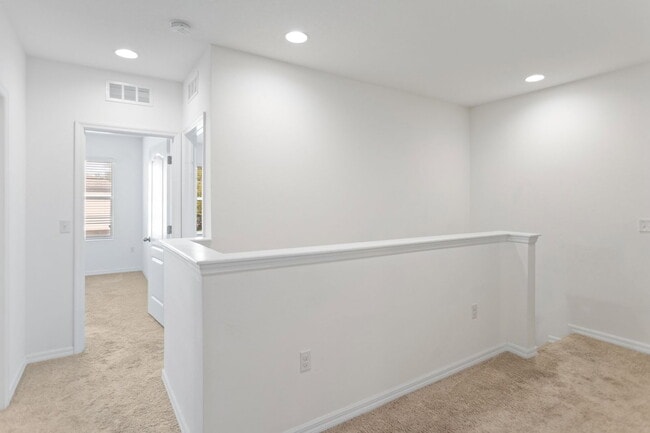 Building Photo - 3840 Silverlake Way
