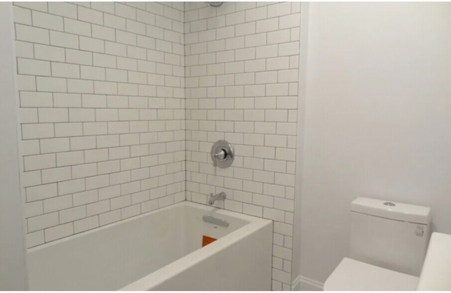 Second floor full bathroom. - 81 Pleasant St