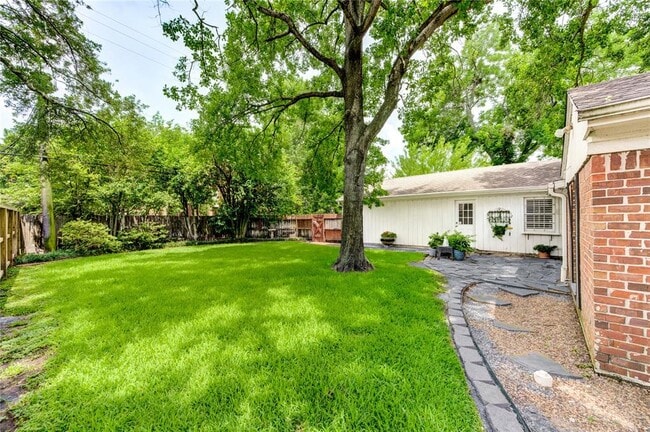 Building Photo - 2602 Briarbrook Dr