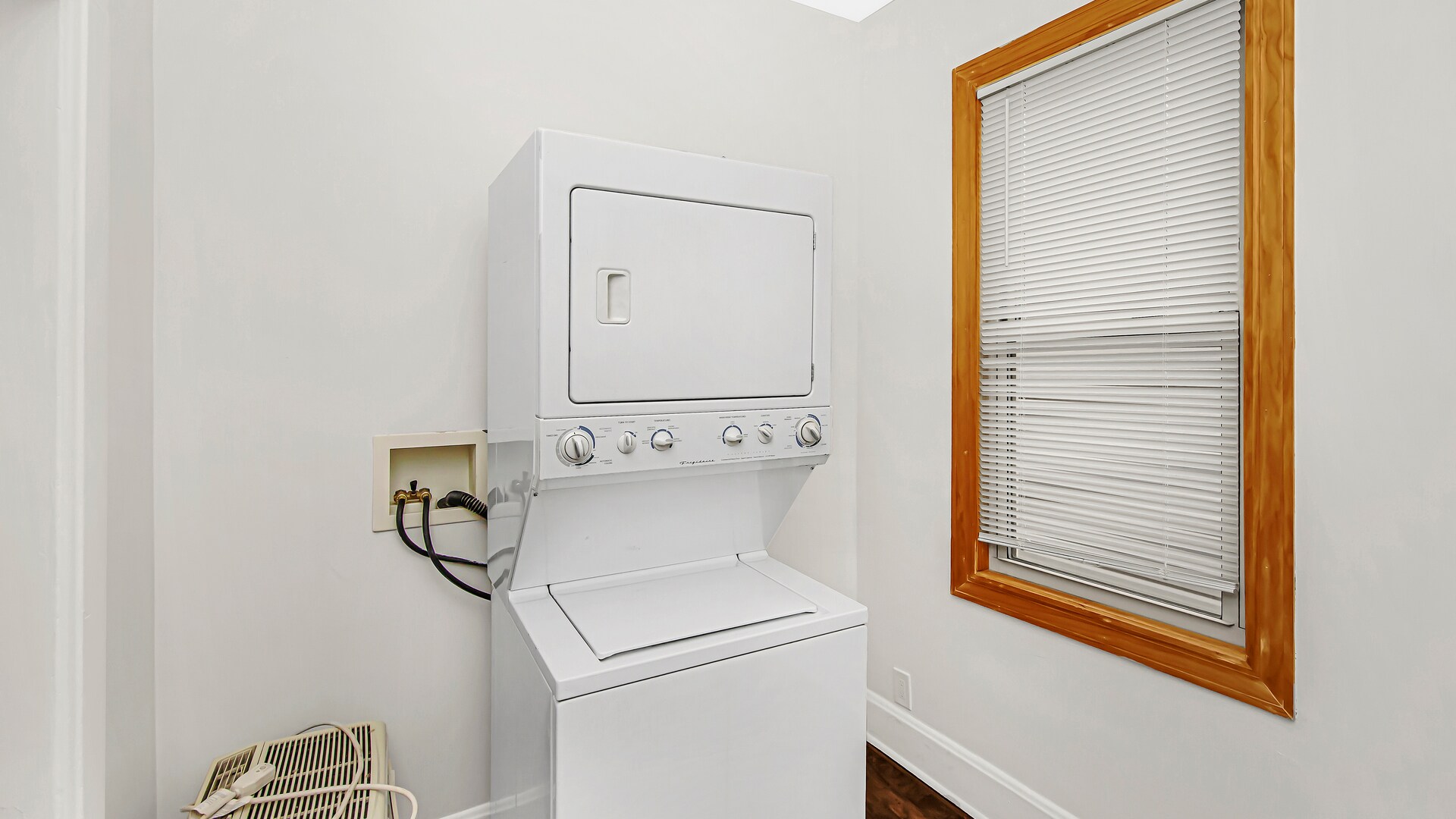 Laundry - 1472 W Webster Ave