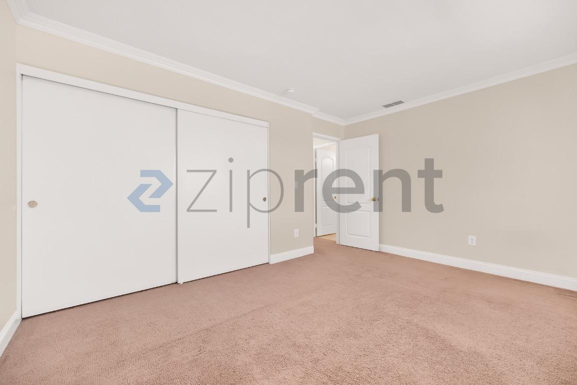 Building Photo - Unit