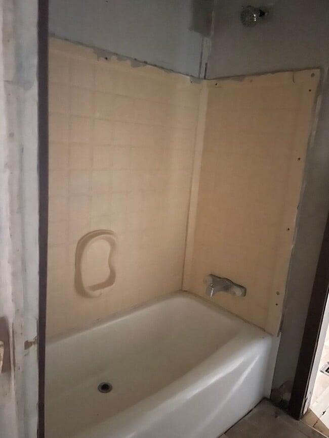 Building Photo - 5 Bedroom, 3 Bath 2,128 sq ft Doublewide T...