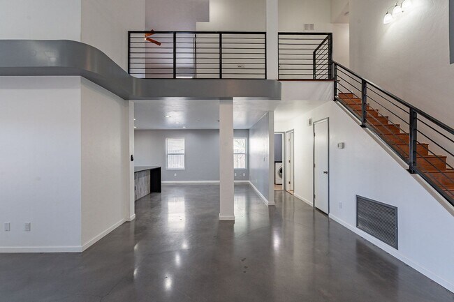 Building Photo - Pending/Rented - Modern Comfort Meets Conv...