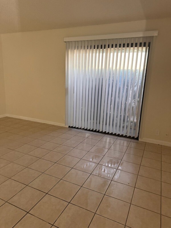 Building Photo - 13584 Yakima Rd