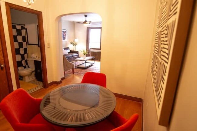 Building Photo - Office